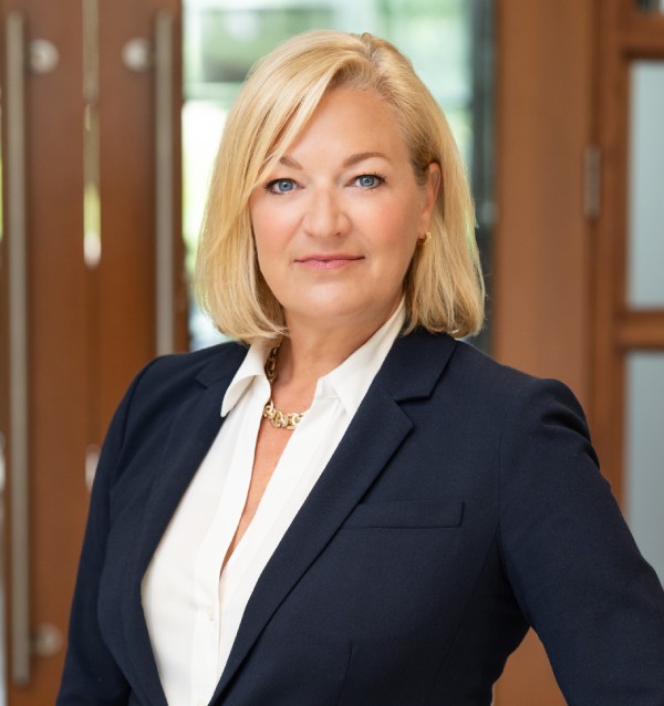 Stephanie L. Cassman Headshot